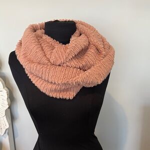 2 Chic Blush Textured Infinity Scarf